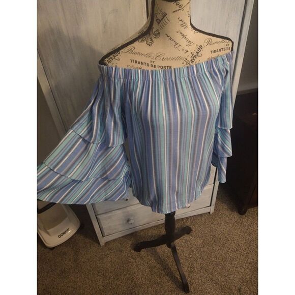 Romeo & Juliet off the shoulder ruffle flared sleeve top Sm Boho Feminine Beachy - Picture 4 of 10